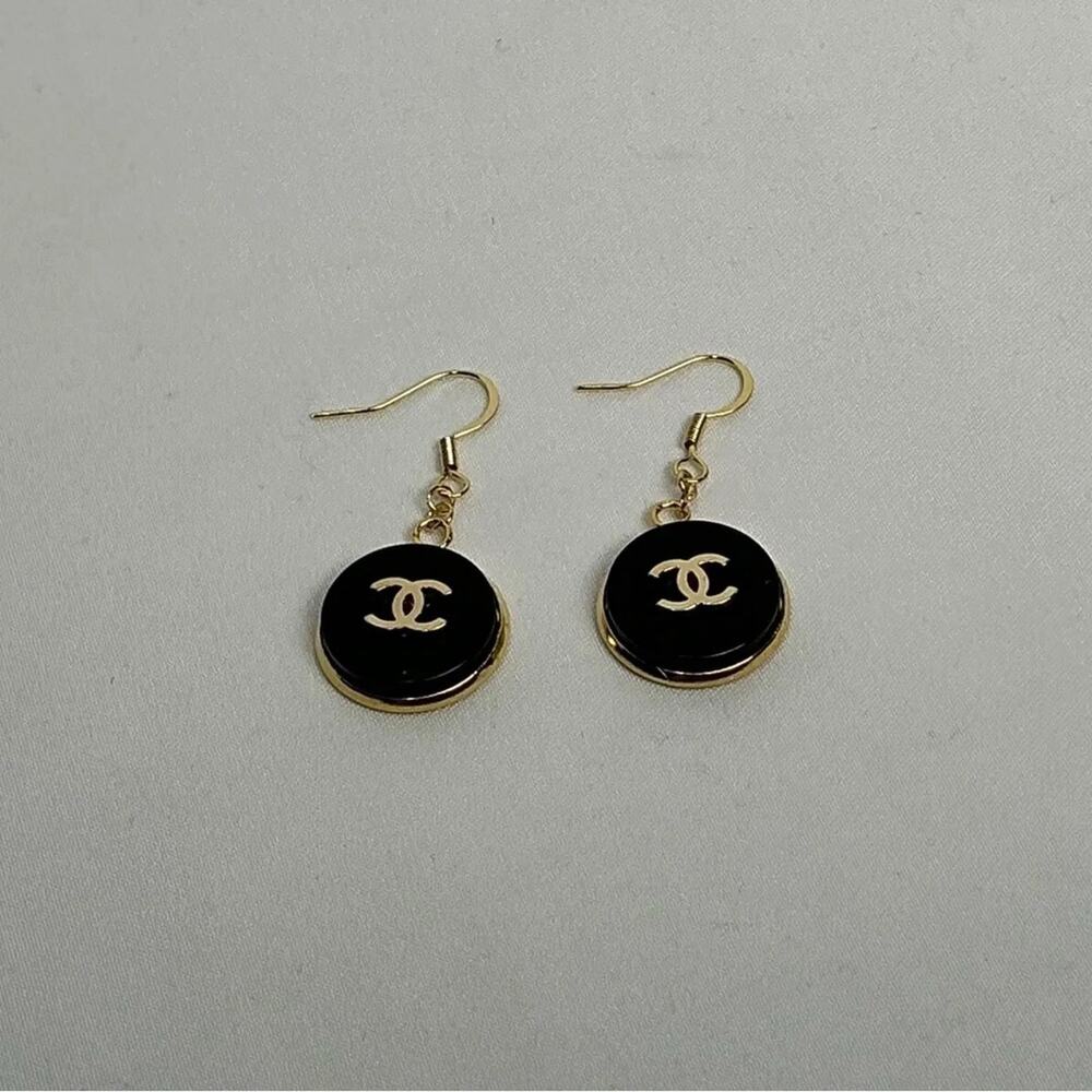 Chanel Black and Gold CC Earrings - Picture 2 of 8